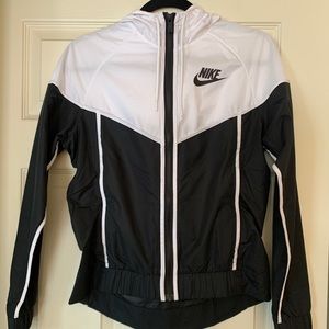 Women’s Nike windbreaker